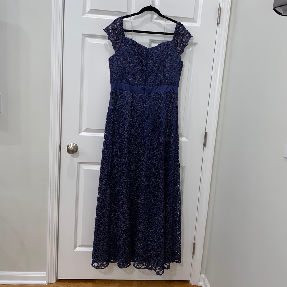 Js collections metallic blue lace overlay gown - Picture 8 of 9